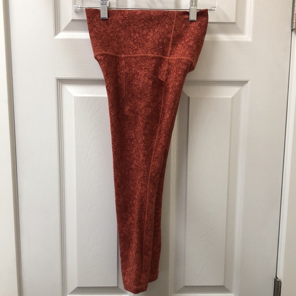 LIKE NEW! Athleta Salutation 7/8 Tight - Picture 7 of 12